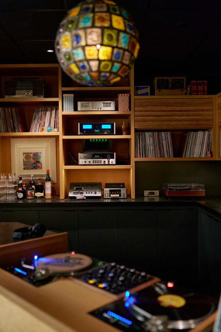 Listening stereos and tools in a bar