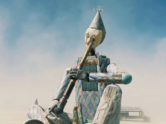 A sculpture of a clown